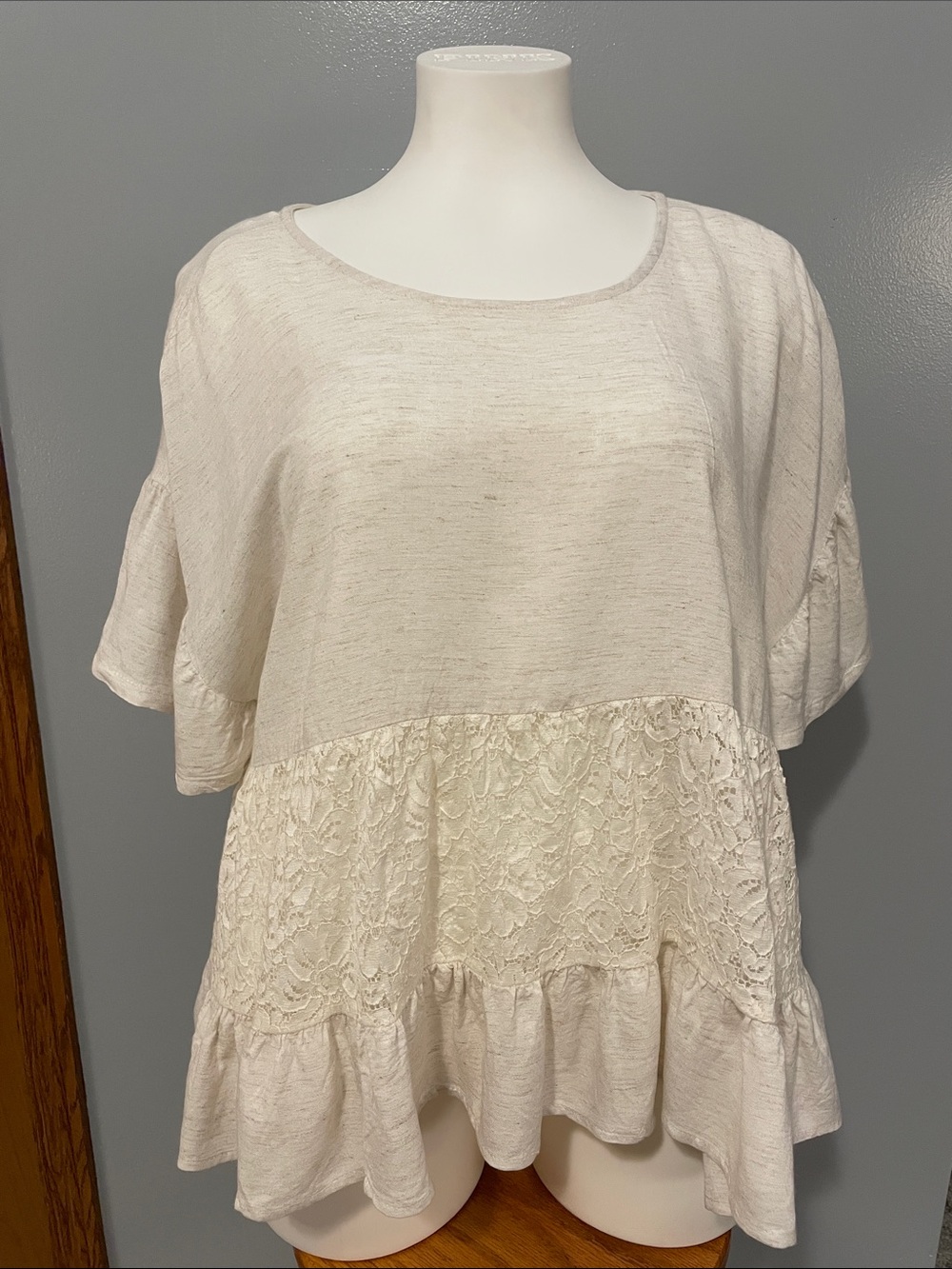 Cato Cream Lace-Panel Ruffle Tunic XL.